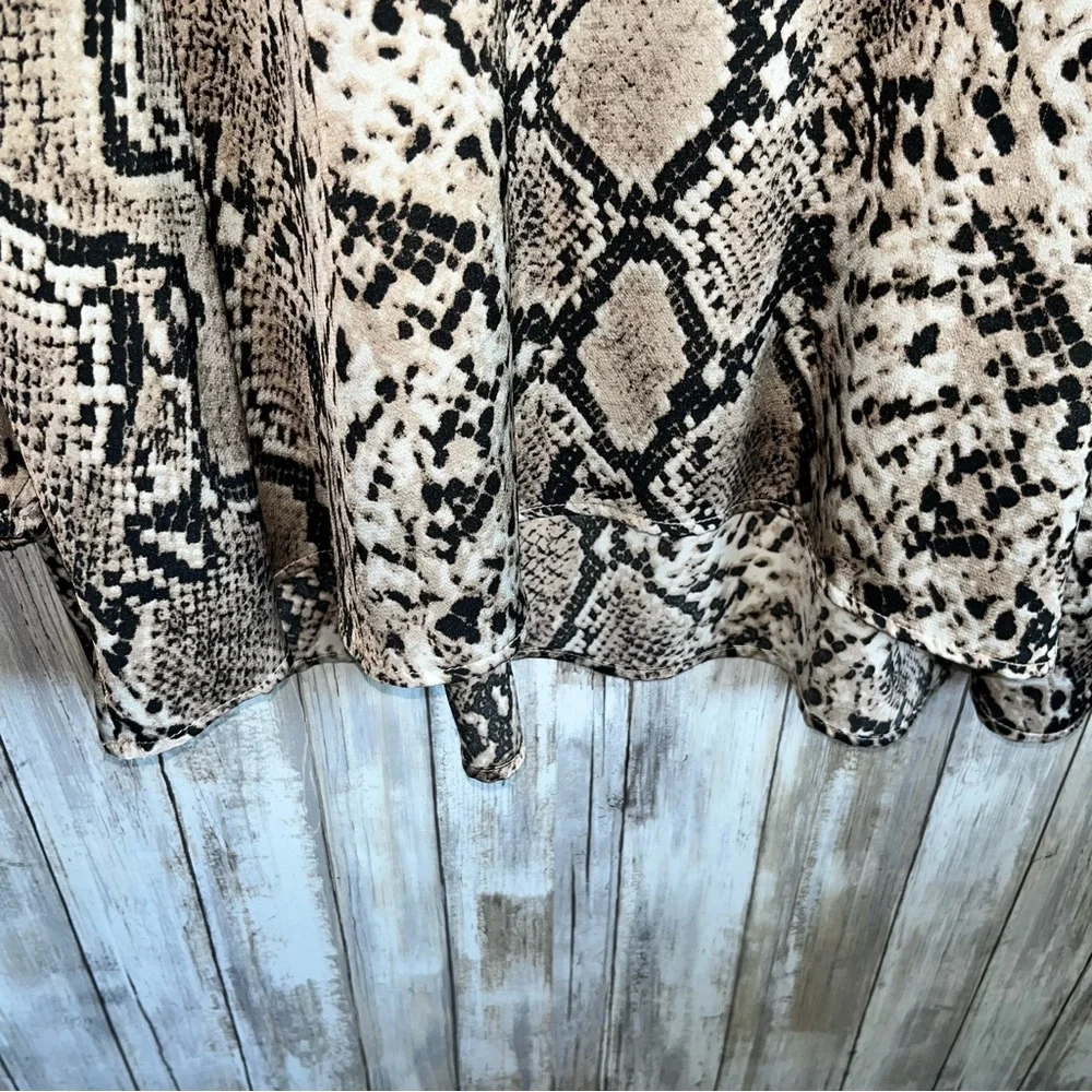 Oddy Oversized Snake Print Blouse - Picture 5 of 6